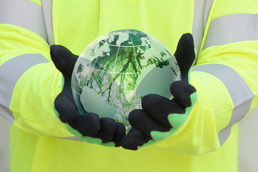 hands globe 600X900